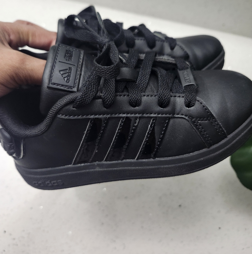 BOYS ADIDAS SNEAKERS